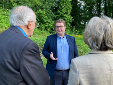 Lee in discussion with local resident